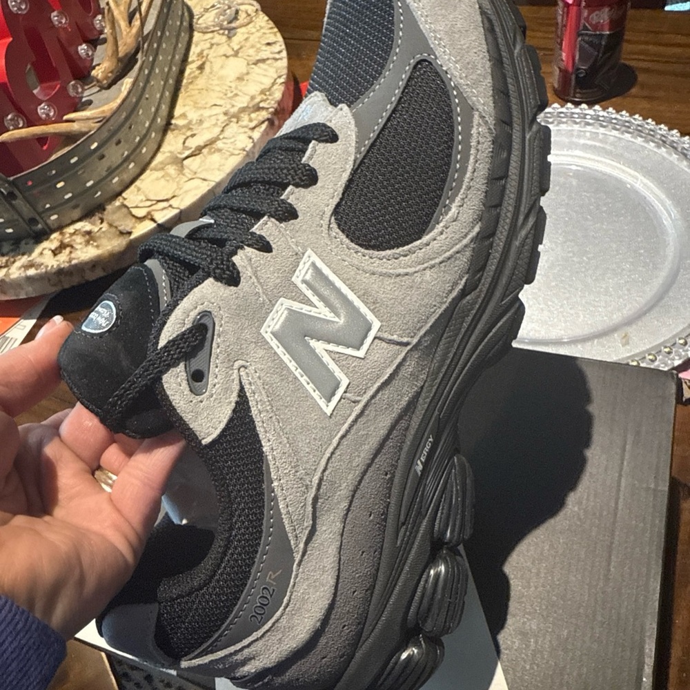 NIB Mens New Balance 2002R Gray and Black Sneakers 11.5 Rare color-way.
